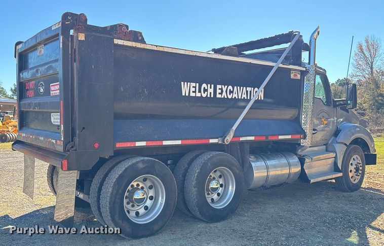 image for item OK9409 2020 Kenworth T880 dump truck