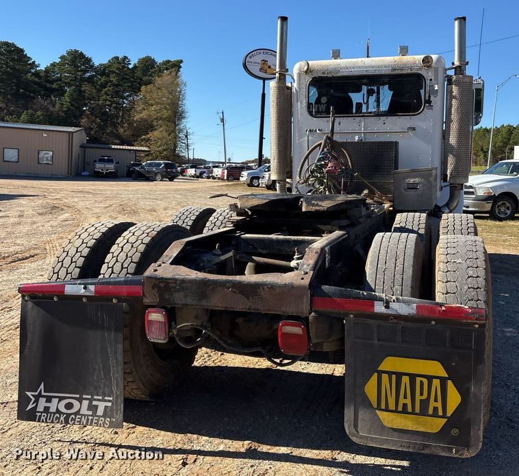 image for item OK9413 2006 Peterbilt 379 semi truck