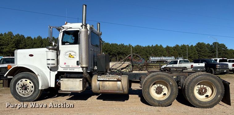 image for item OK9413 2006 Peterbilt 379 semi truck