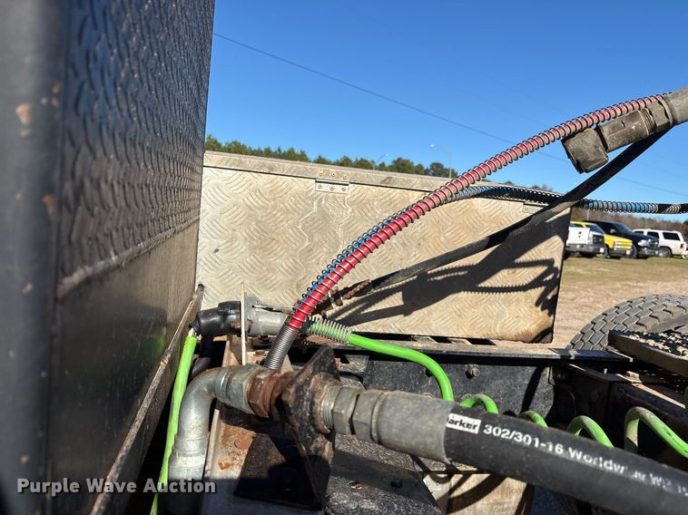 image for item OK9413 2006 Peterbilt 379 semi truck