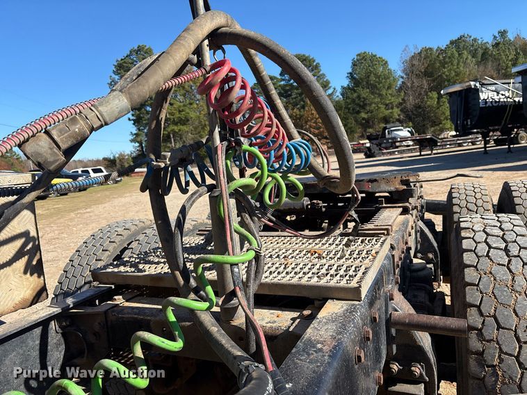 image for item OK9413 2006 Peterbilt 379 semi truck