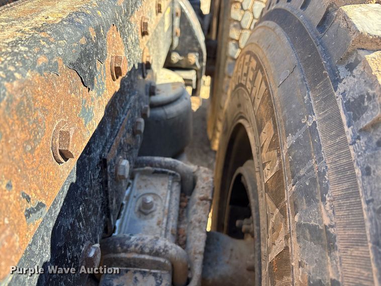 image for item OK9413 2006 Peterbilt 379 semi truck