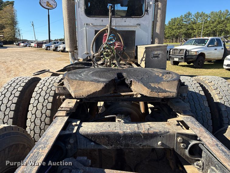 image for item OK9413 2006 Peterbilt 379 semi truck