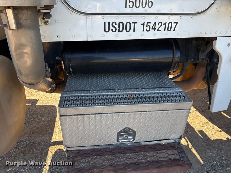 image for item OK9413 2006 Peterbilt 379 semi truck