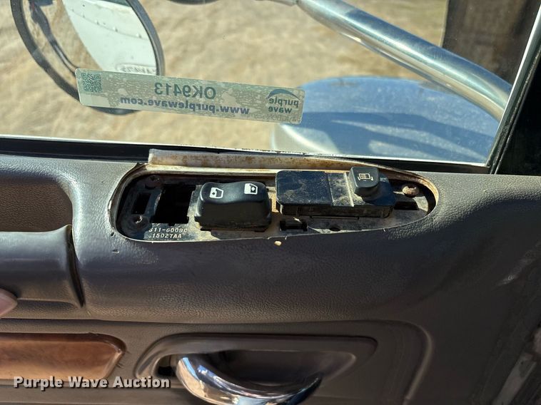 image for item OK9413 2006 Peterbilt 379 semi truck