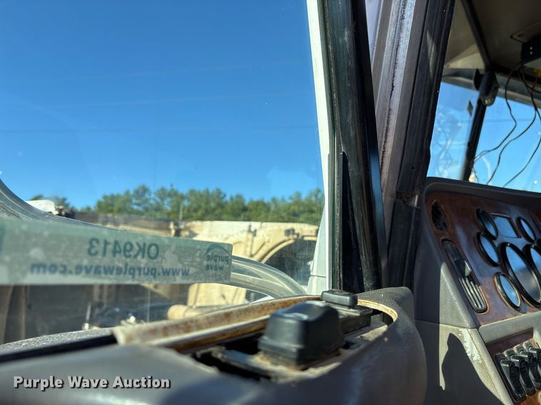 image for item OK9413 2006 Peterbilt 379 semi truck