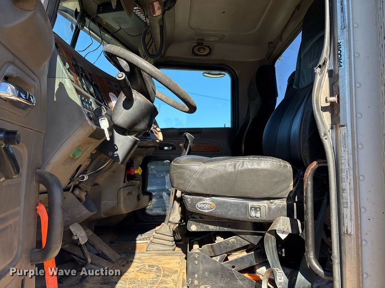 image for item OK9413 2006 Peterbilt 379 semi truck