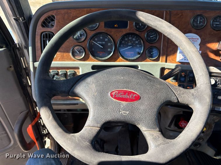 image for item OK9413 2006 Peterbilt 379 semi truck