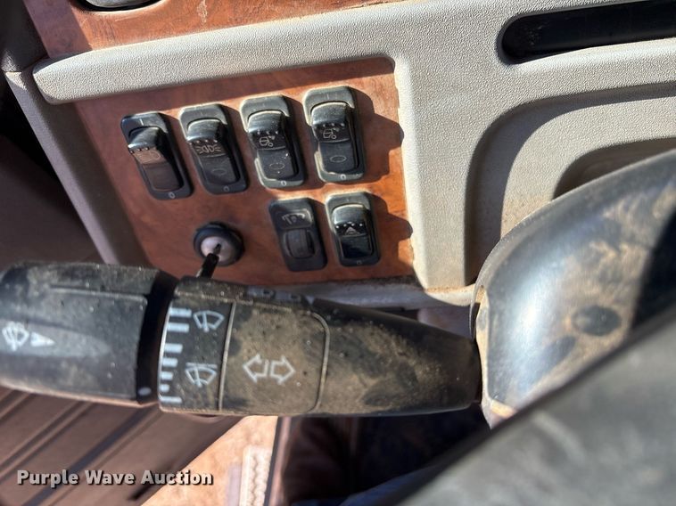 image for item OK9413 2006 Peterbilt 379 semi truck