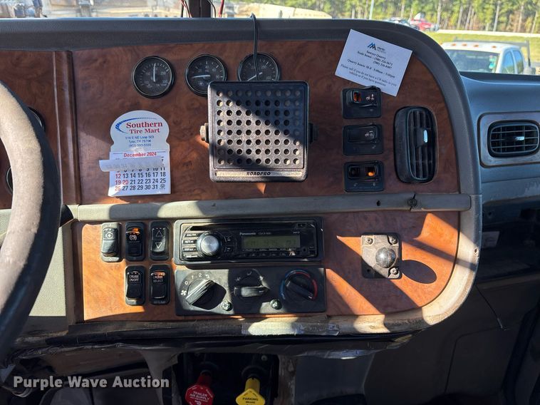 image for item OK9413 2006 Peterbilt 379 semi truck