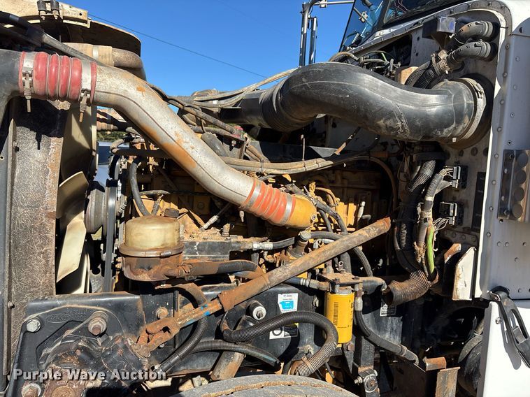 image for item OK9413 2006 Peterbilt 379 semi truck