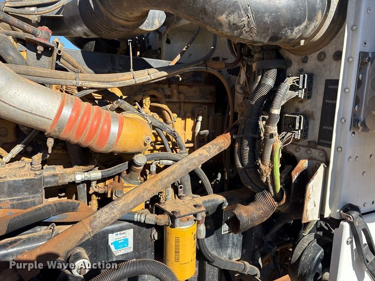 image for item OK9413 2006 Peterbilt 379 semi truck