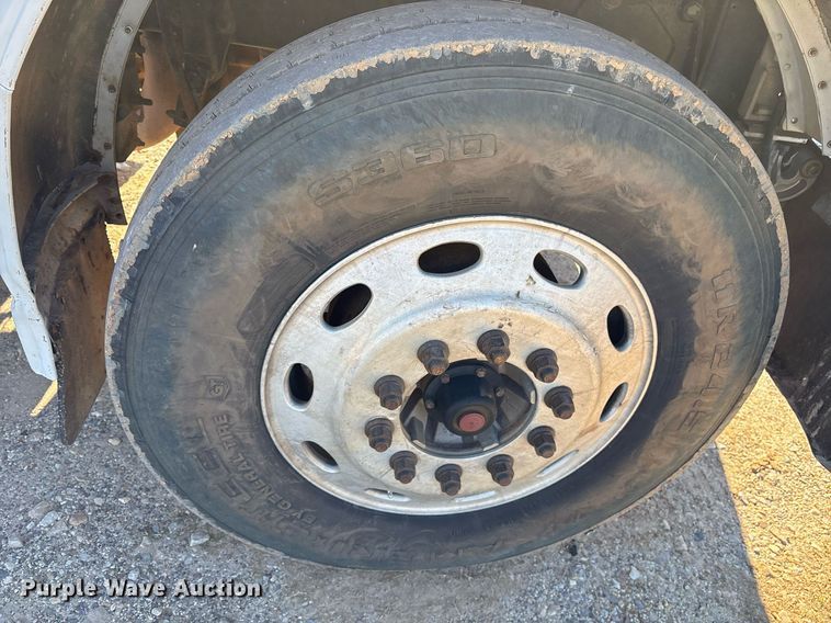 image for item OK9413 2006 Peterbilt 379 semi truck