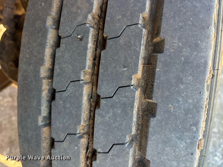 image for item OK9413 2006 Peterbilt 379 semi truck