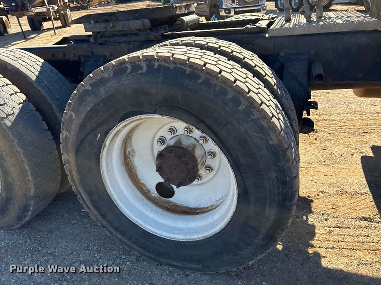 image for item OK9413 2006 Peterbilt 379 semi truck