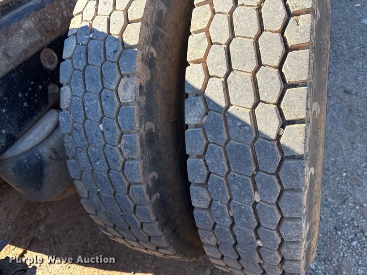 image for item OK9413 2006 Peterbilt 379 semi truck