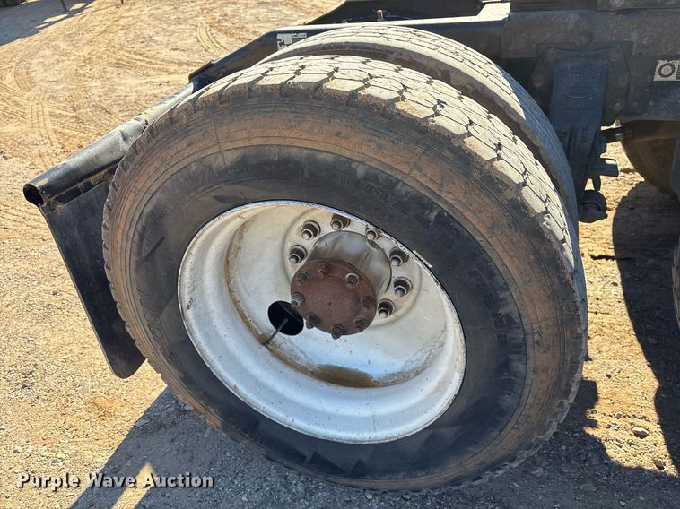 image for item OK9413 2006 Peterbilt 379 semi truck