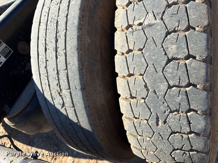 image for item OK9413 2006 Peterbilt 379 semi truck