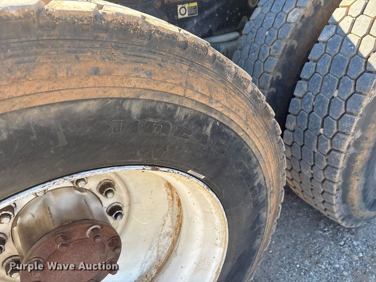 image for item OK9413 2006 Peterbilt 379 semi truck