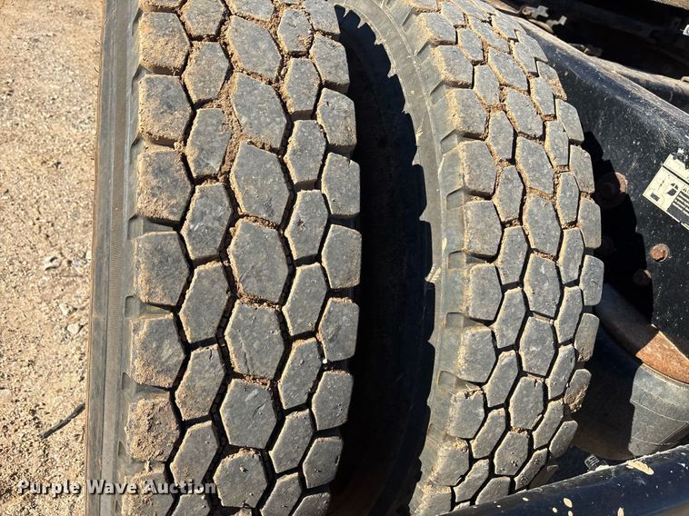 image for item OK9413 2006 Peterbilt 379 semi truck