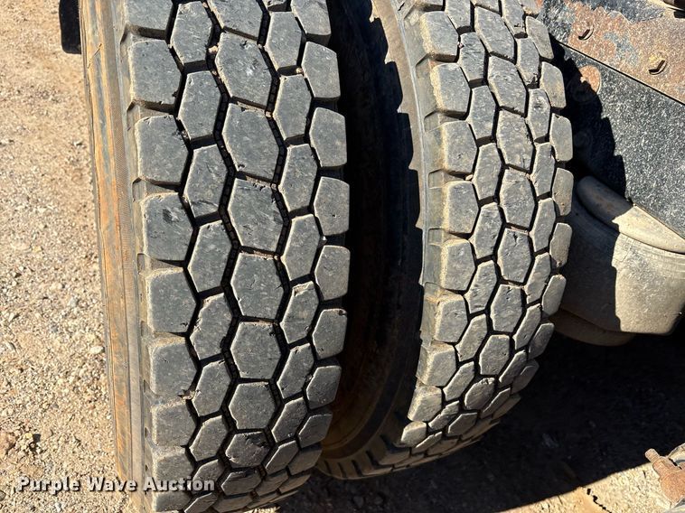 image for item OK9413 2006 Peterbilt 379 semi truck