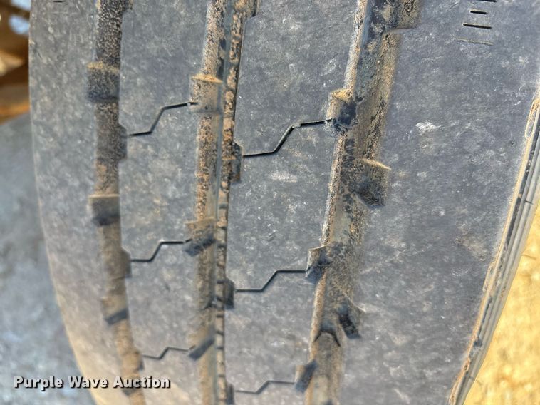 image for item OK9413 2006 Peterbilt 379 semi truck