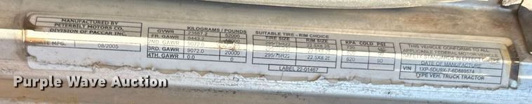 image for item OK9413 2006 Peterbilt 379 semi truck