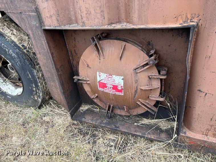 image for item OK9435 2006 Wichita 500bbl frac tank trailer