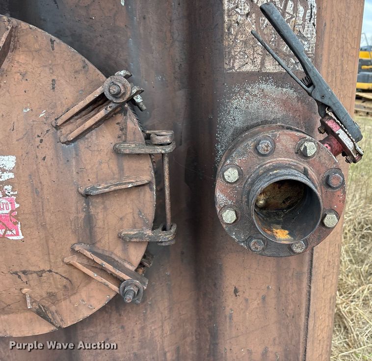 image for item OK9435 2006 Wichita 500bbl frac tank trailer