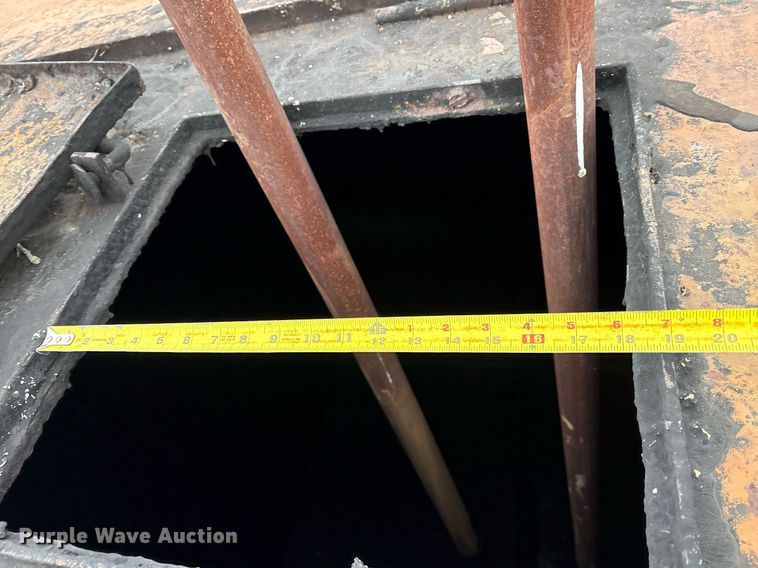 image for item OK9435 2006 Wichita 500bbl frac tank trailer