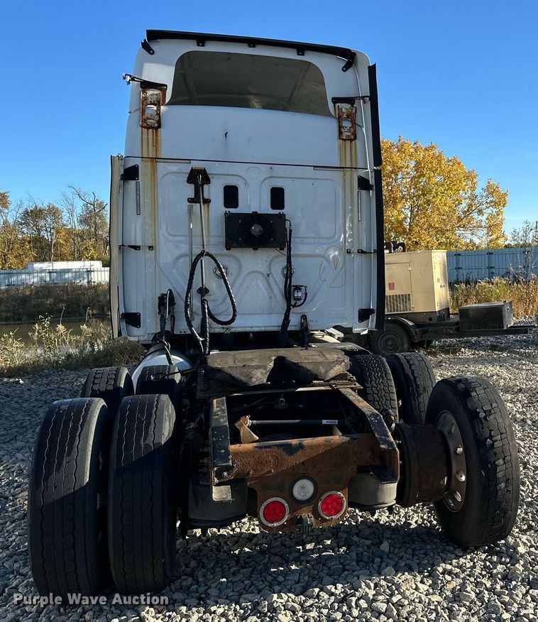 image for item YA0080 2016 Freightliner Cascadia semi truck