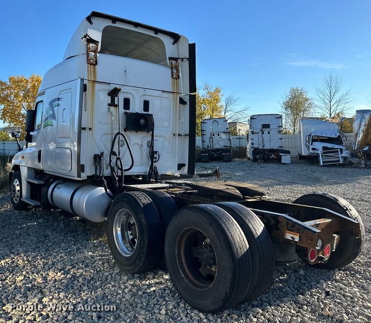 image for item YA0080 2016 Freightliner Cascadia semi truck