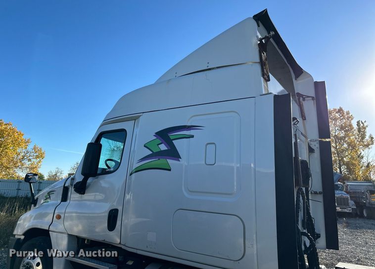 image for item YA0080 2016 Freightliner Cascadia semi truck