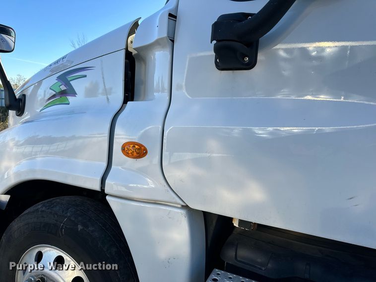 image for item YA0080 2016 Freightliner Cascadia semi truck