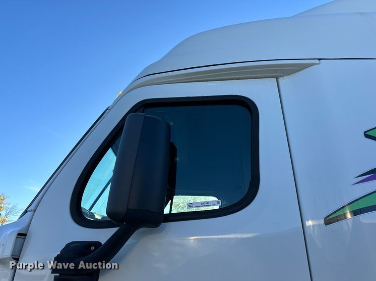 image for item YA0080 2016 Freightliner Cascadia semi truck