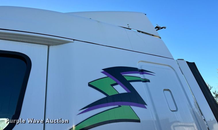 image for item YA0080 2016 Freightliner Cascadia semi truck