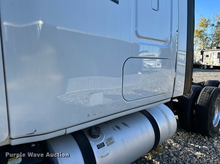 image for item YA0080 2016 Freightliner Cascadia semi truck