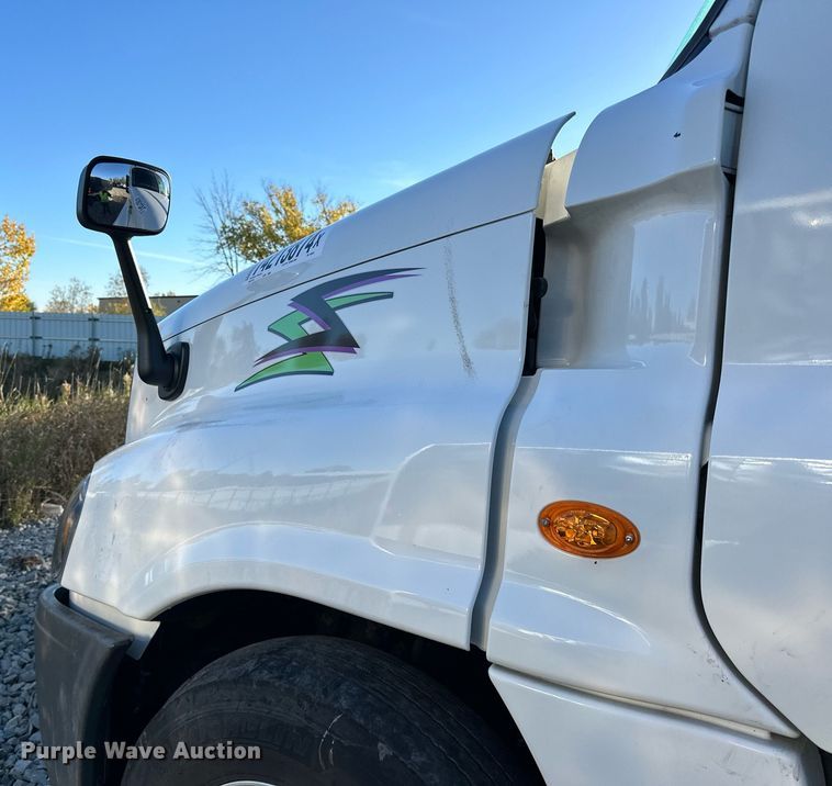 image for item YA0080 2016 Freightliner Cascadia semi truck