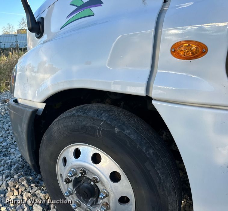 image for item YA0080 2016 Freightliner Cascadia semi truck