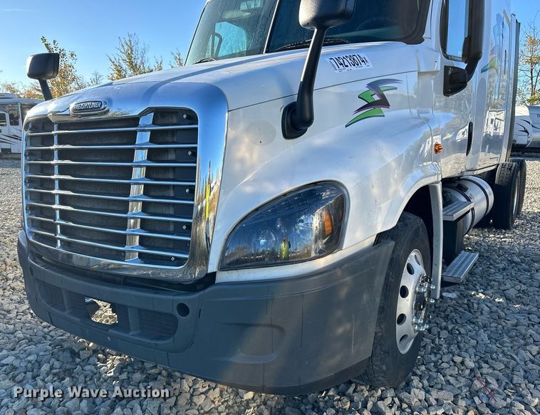 image for item YA0080 2016 Freightliner Cascadia semi truck