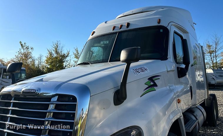 image for item YA0080 2016 Freightliner Cascadia semi truck