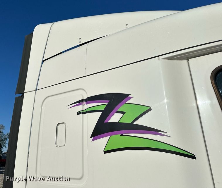 image for item YA0080 2016 Freightliner Cascadia semi truck