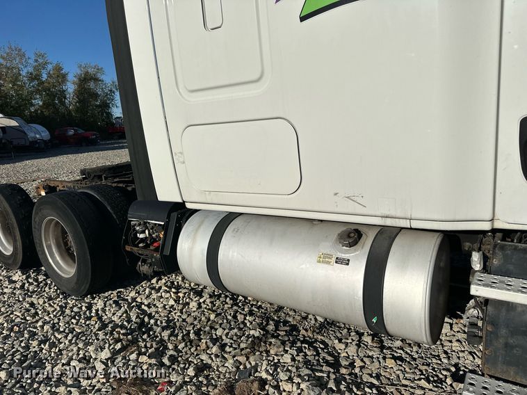 image for item YA0080 2016 Freightliner Cascadia semi truck