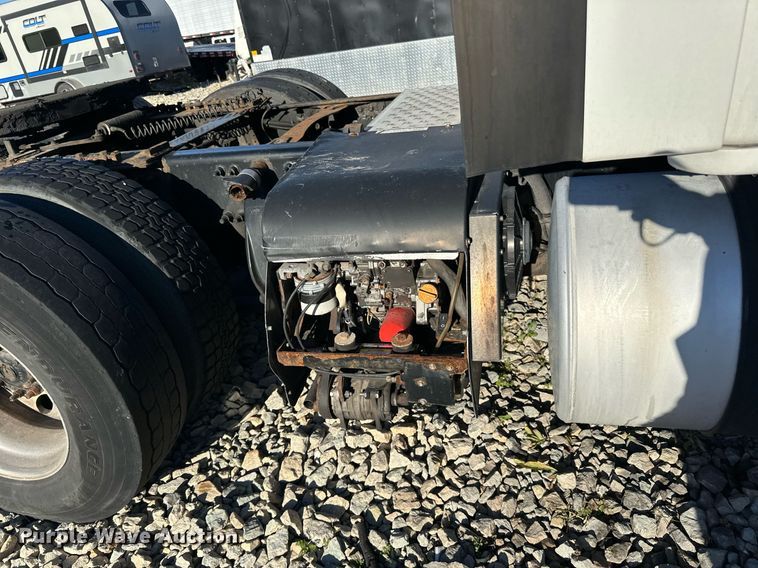 image for item YA0080 2016 Freightliner Cascadia semi truck