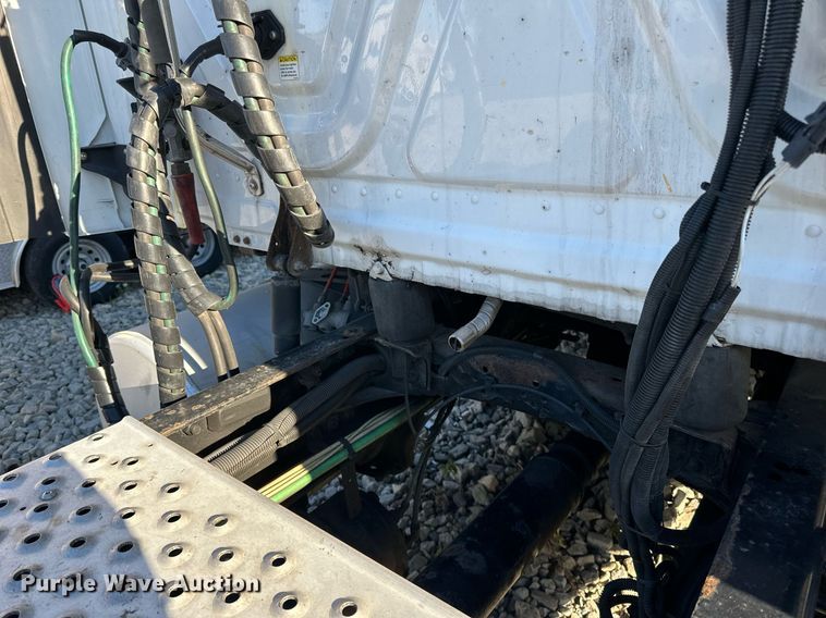 image for item YA0080 2016 Freightliner Cascadia semi truck