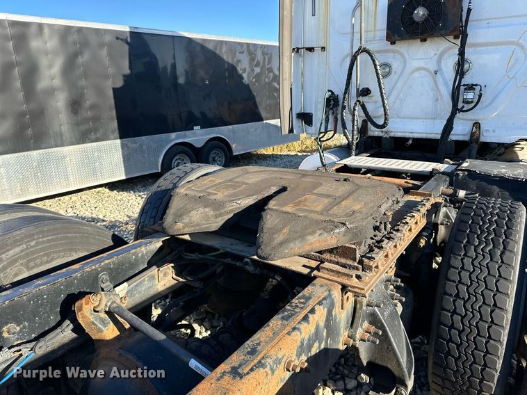 image for item YA0080 2016 Freightliner Cascadia semi truck