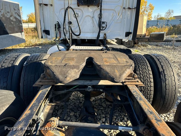 image for item YA0080 2016 Freightliner Cascadia semi truck