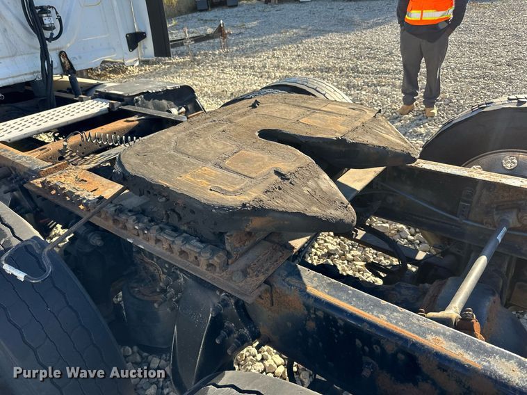 image for item YA0080 2016 Freightliner Cascadia semi truck