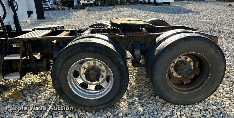 image for item YA0080 2016 Freightliner Cascadia semi truck