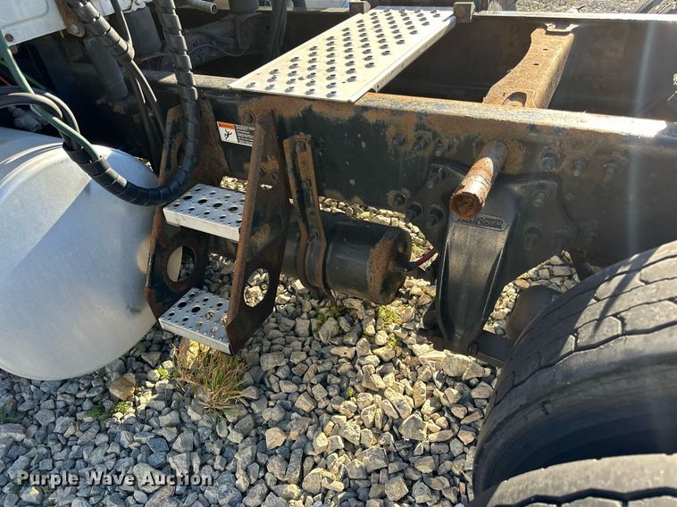 image for item YA0080 2016 Freightliner Cascadia semi truck